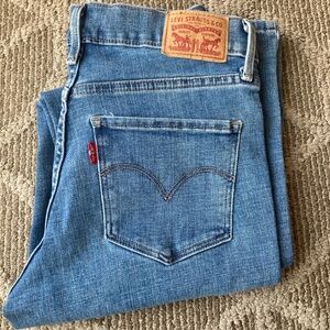 Levi’s 314 Shaping Straight